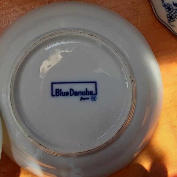 Blue Danube tea cups and saucers ser of 6 - Picture 4 of 7